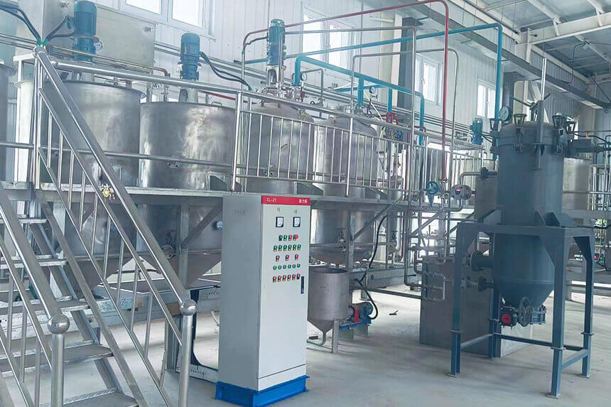 Semi-continuous palm oil refining machine