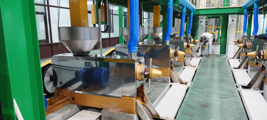 Small scale coconut oil processing machine