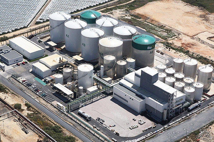 Biodiesel pretreatment esterification and ester exchange station