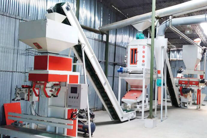 Feed material crushing and mixing station